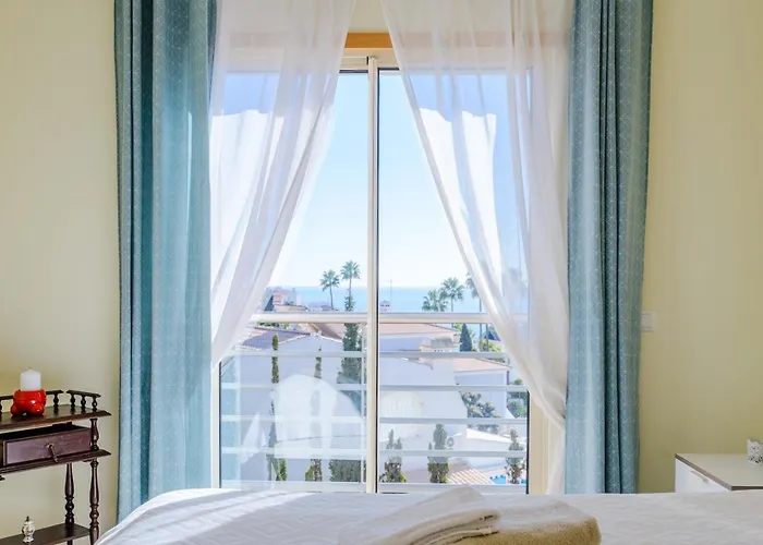 Homes Ocean View With Lovely Terrace, 2 Swimming Pools & Tennis Court דירה *